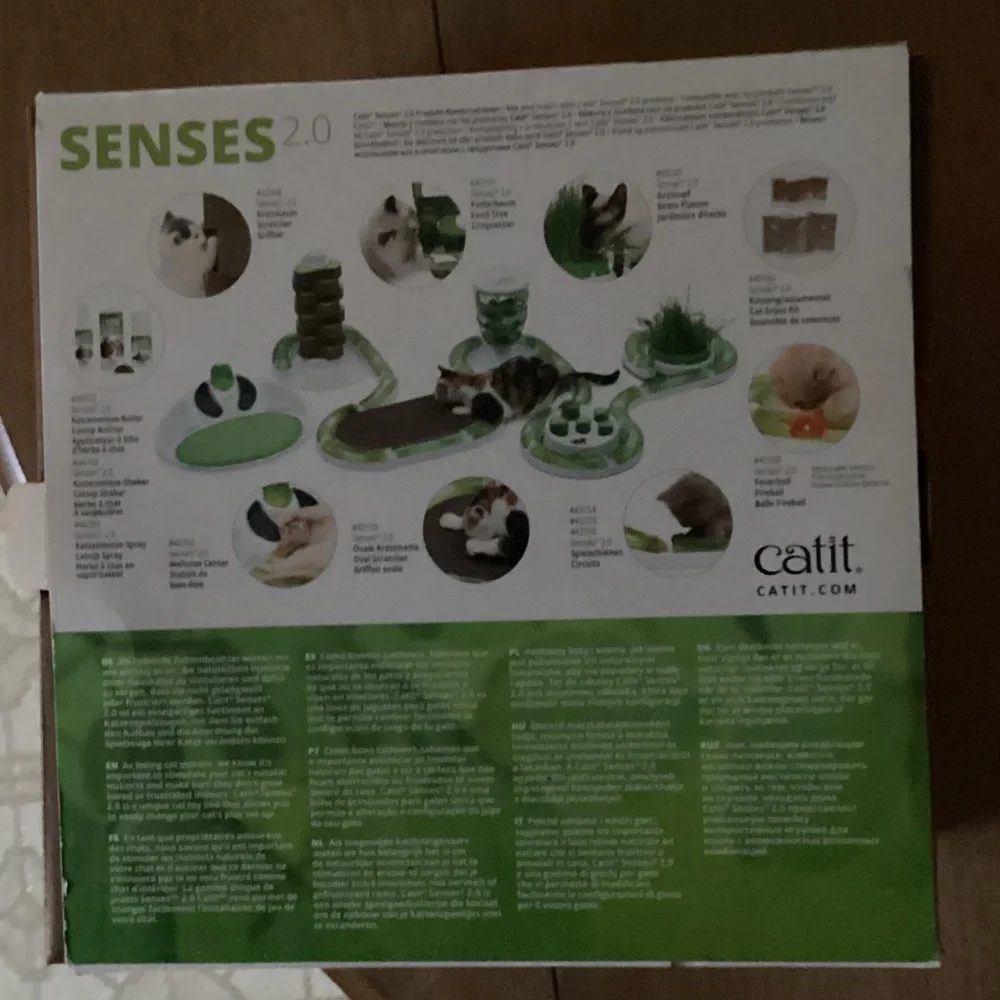 Interactive Cat Feeder w/ treats - Picture 4 of 4